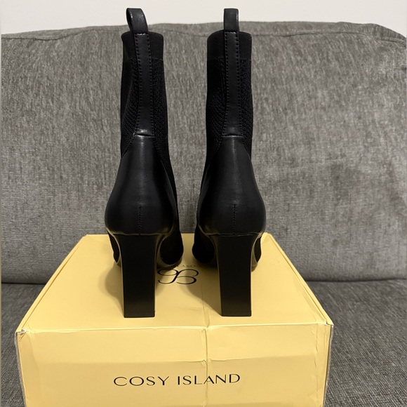 Cosy Island Black Heeled Ankle Boots - Picture 7 of 9